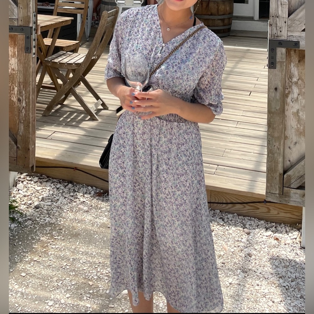 Light blue / floral print / flowy / summer dress / small